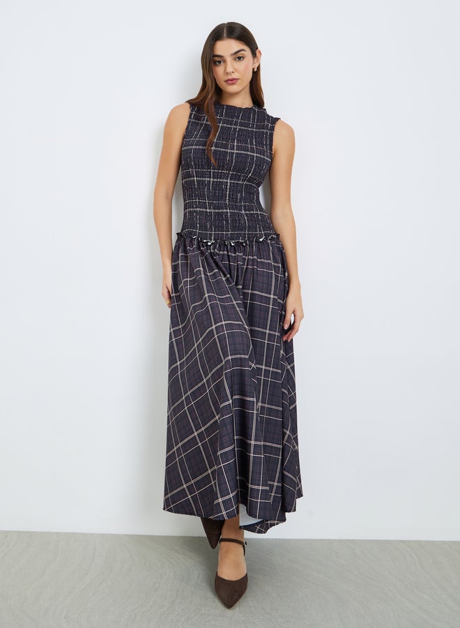 Styli Women Checked Smocked Sleeveless Maxi Dress - Image 2